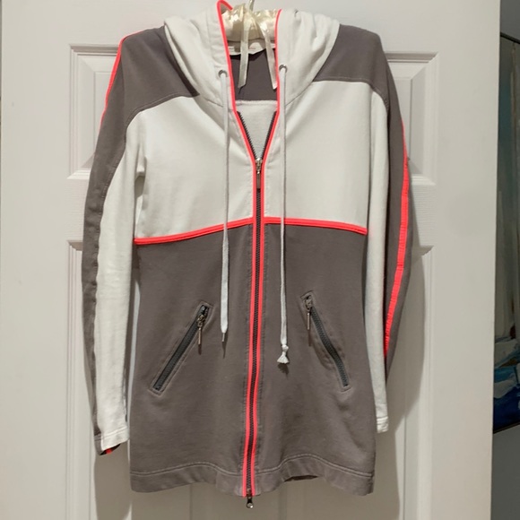 Zippered jacket - Picture 1 of 9